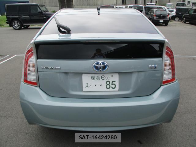 Toyota PRIUS 2015-01 8379634-8