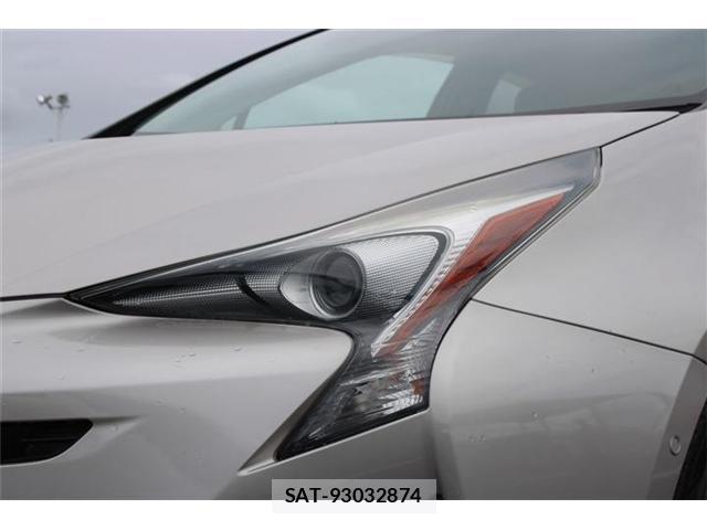 Toyota PRIUS 2015-12 8379715-12