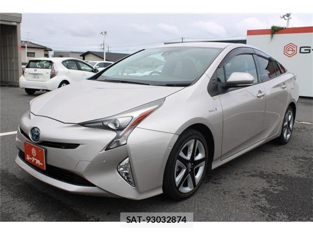 Toyota PRIUS 2015-12 8379715-13