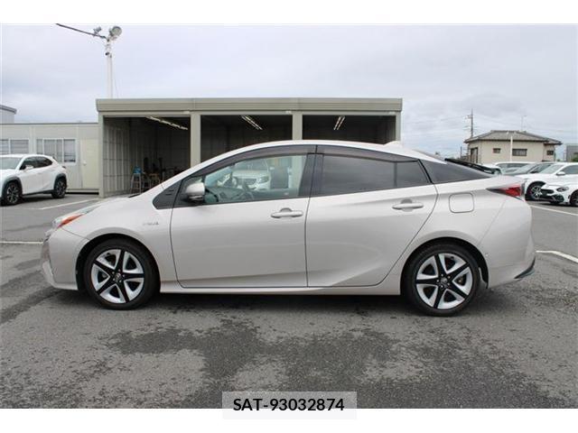 Toyota PRIUS 2015-12 8379715-14