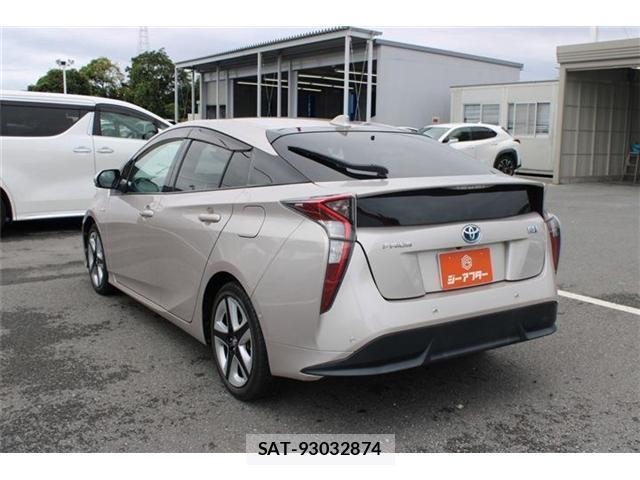Toyota PRIUS 2015-12 8379715-15