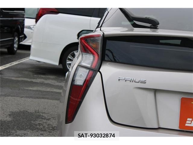 Toyota PRIUS 2015-12 8379715-17