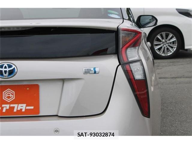Toyota PRIUS 2015-12 8379715-18