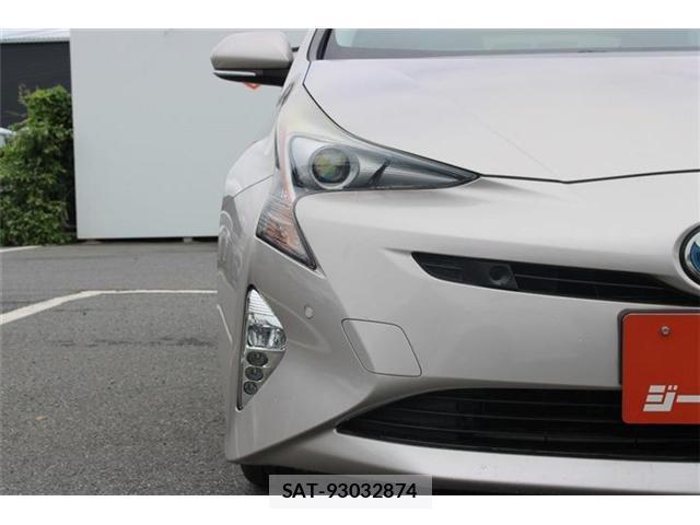 Toyota PRIUS 2015-12 8379715-9