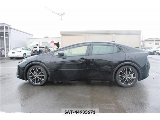 Toyota PRIUS 2023-06 8379727-12