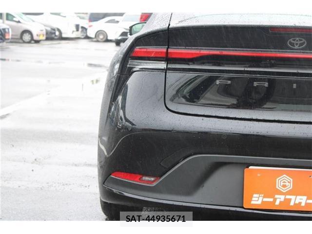 Toyota PRIUS 2023-06 8379727-15