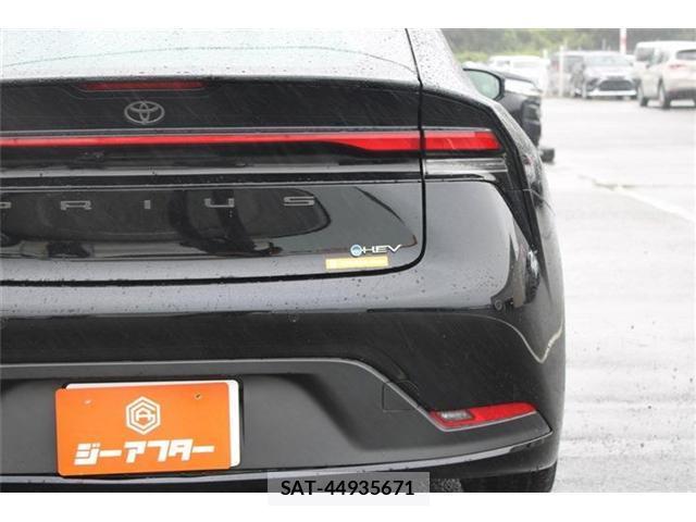 Toyota PRIUS 2023-06 8379727-16