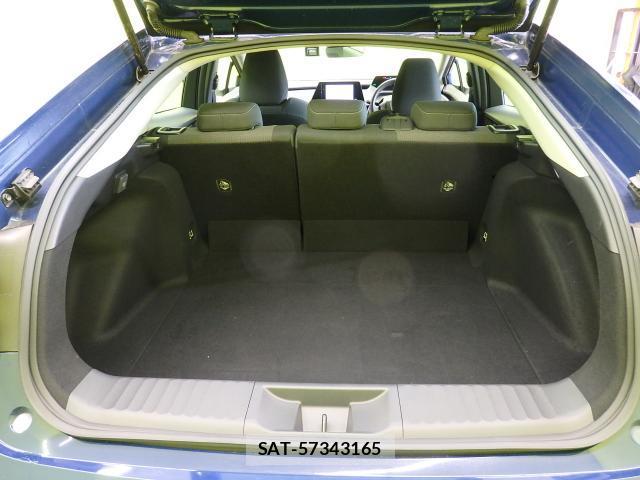 Toyota PRIUS 2023-04 8379765-10