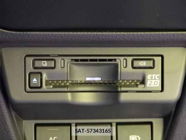 Toyota PRIUS 2023-04 8379765-4