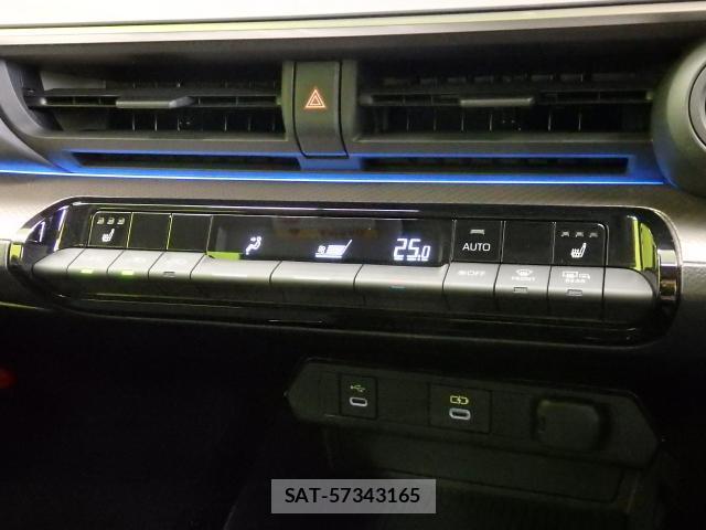 Toyota PRIUS 2023-04 8379765-5