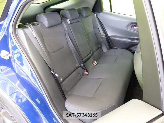 Toyota PRIUS 2023-04 8379765-9