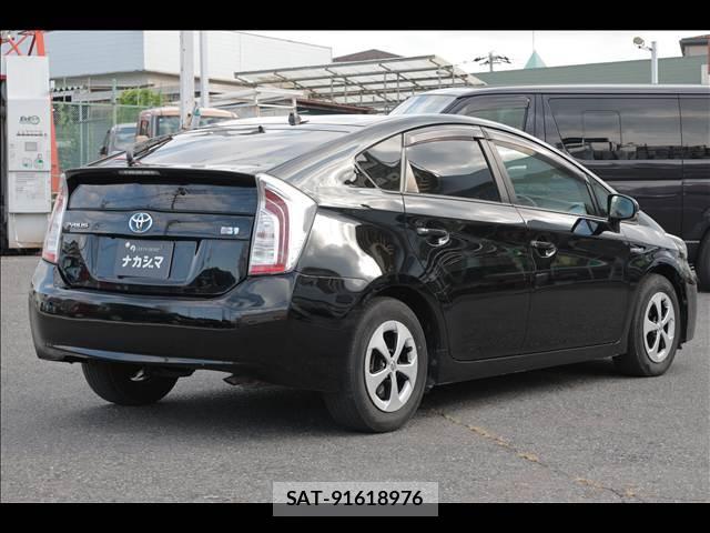 Toyota PRIUS 2014-05 8380149-1