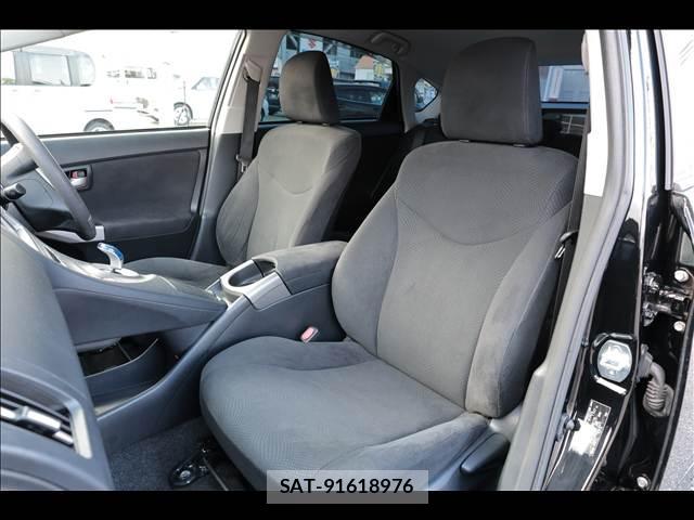 Toyota PRIUS 2014-05 8380149-10