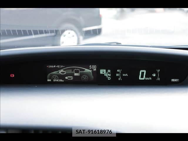 Toyota PRIUS 2014-05 8380149-12