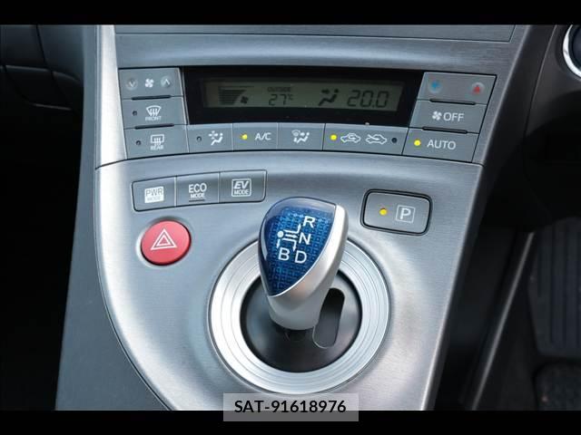 Toyota PRIUS 2014-05 8380149-13