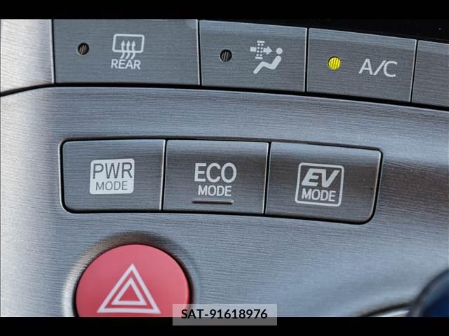Toyota PRIUS 2014-05 8380149-14