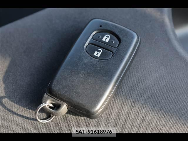 Toyota PRIUS 2014-05 8380149-19