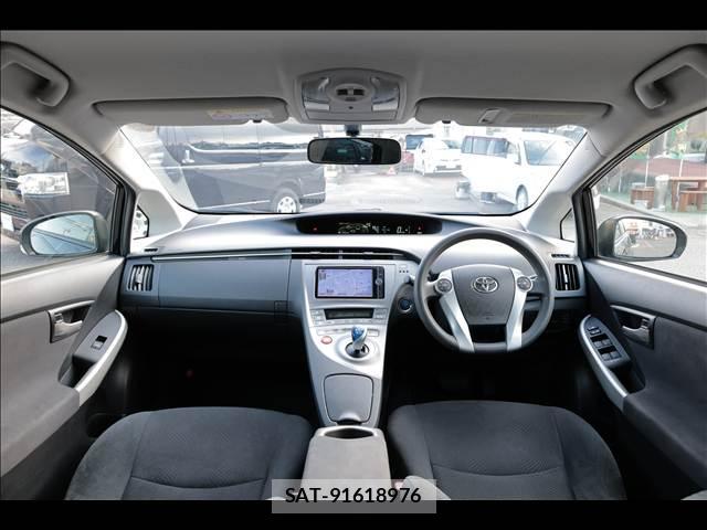 Toyota PRIUS 2014-05 8380149-2