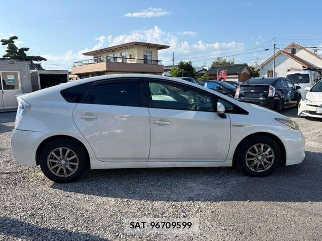 Toyota PRIUS 2013-09 8380169-13