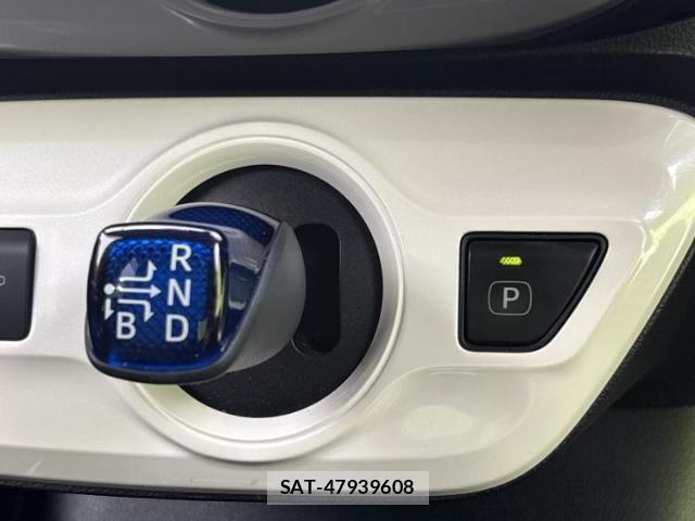 Toyota PRIUS 2017-11 8380174-16