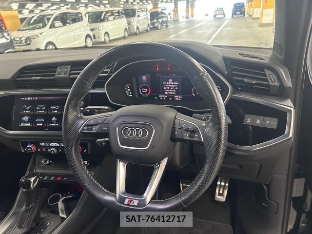 Audi Q3 2021-10 8379195-11
