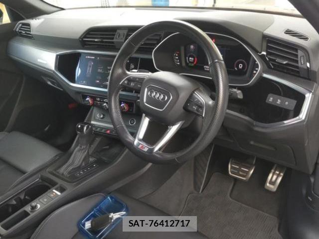 Audi Q3 2021-10 8379195-2
