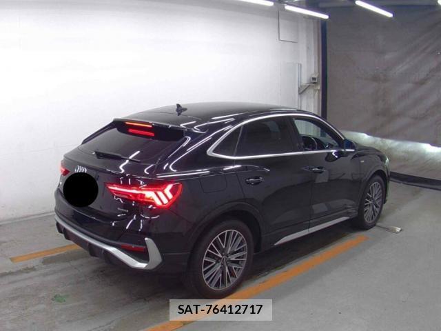 Audi Q3 2021-10 8379195-4