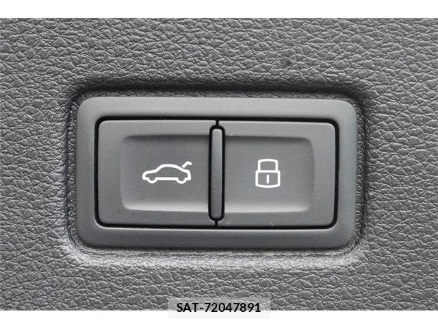 Audi Q7 2018-06 8379729-5