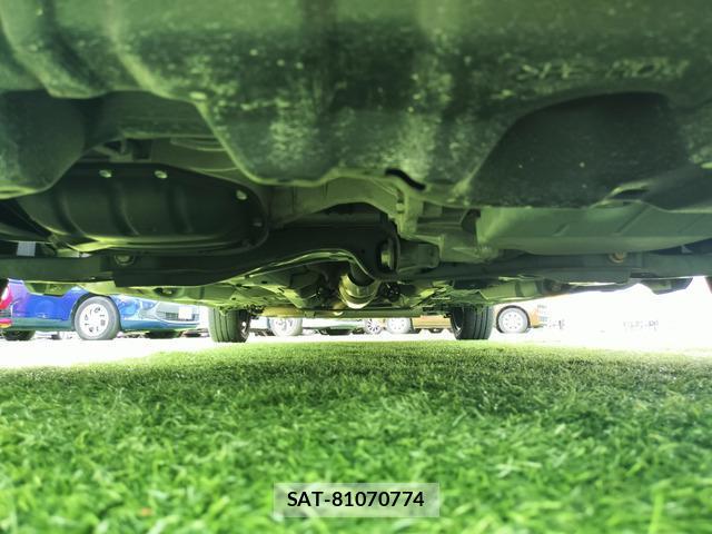 Toyota RACTIS 2010-02 8379214-10