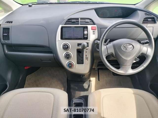 Toyota RACTIS 2010-02 8379214-4