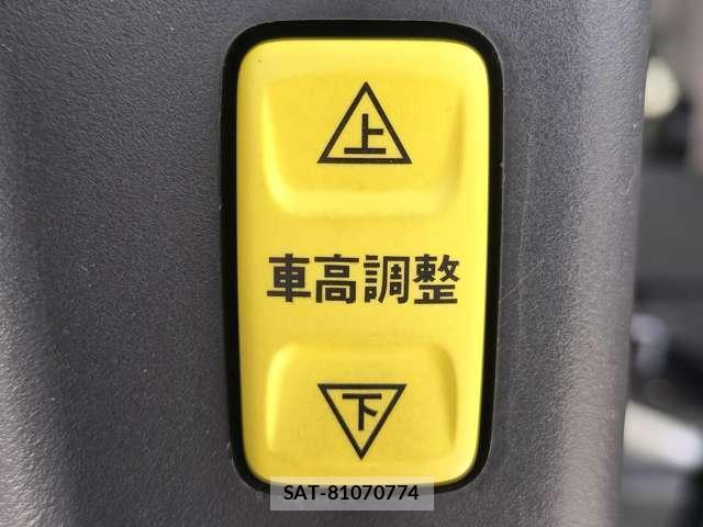 Toyota RACTIS 2010-02 8379214-7