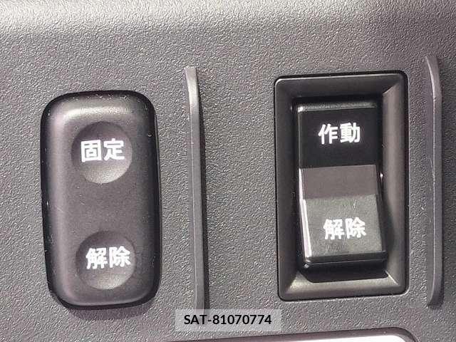 Toyota RACTIS 2010-02 8379214-8