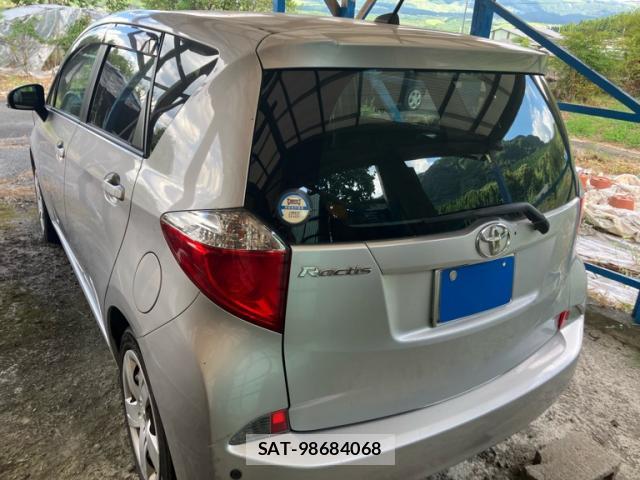 Toyota RACTIS 2011-09 8379828-13