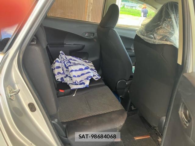 Toyota RACTIS 2011-09 8379828-15