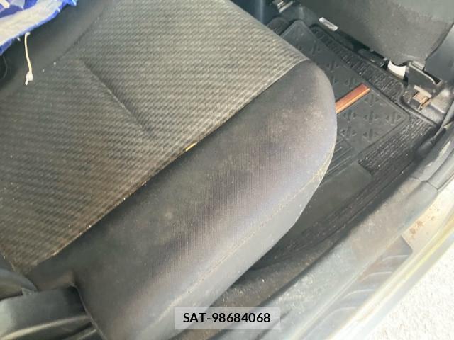 Toyota RACTIS 2011-09 8379828-16