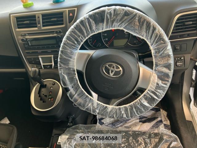 Toyota RACTIS 2011-09 8379828-8