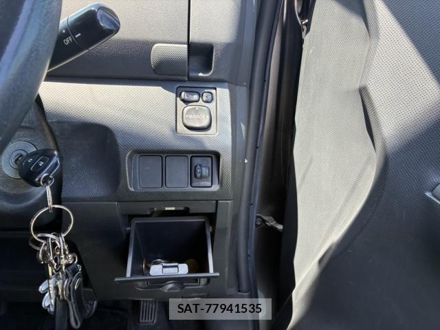Toyota RACTIS 2008-03 8379864-6