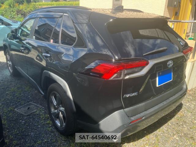 Toyota RAV4 2019-07 8379058-13