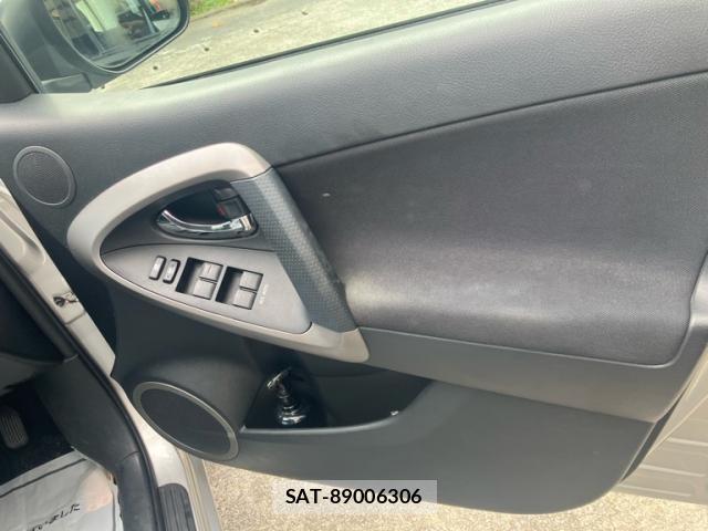 Toyota RAV4 2007-08 8379575-11