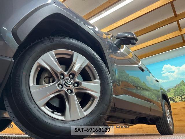Toyota RAV4 2022-01 8379960-12