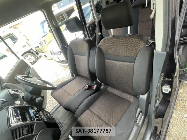 Nissan ROOX 2011-11 8378612-13