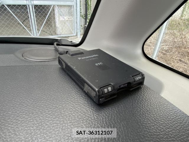 Nissan ROOX 2011-06 8380186-11