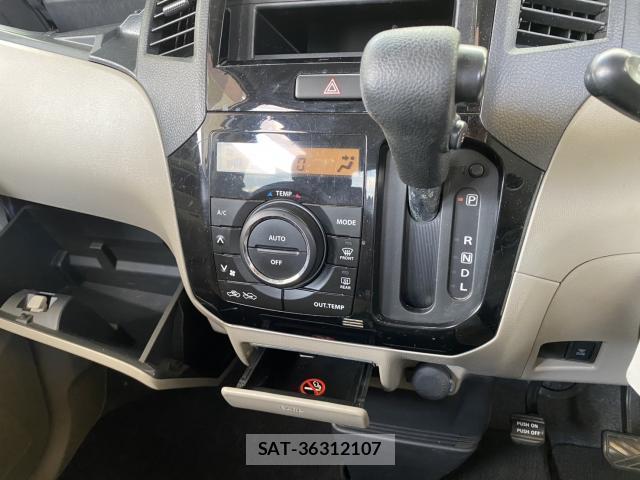 Nissan ROOX 2011-06 8380186-14
