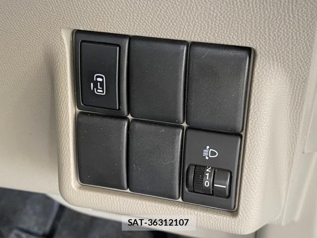Nissan ROOX 2011-06 8380186-15