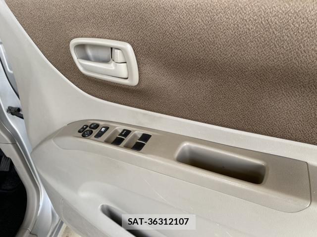 Nissan ROOX 2011-06 8380186-16