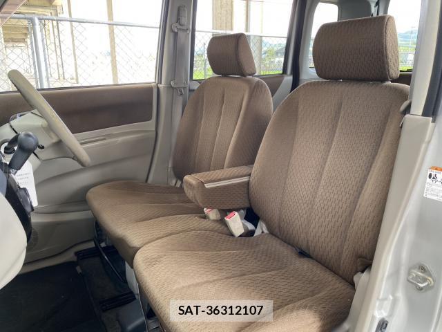 Nissan ROOX 2011-06 8380186-19