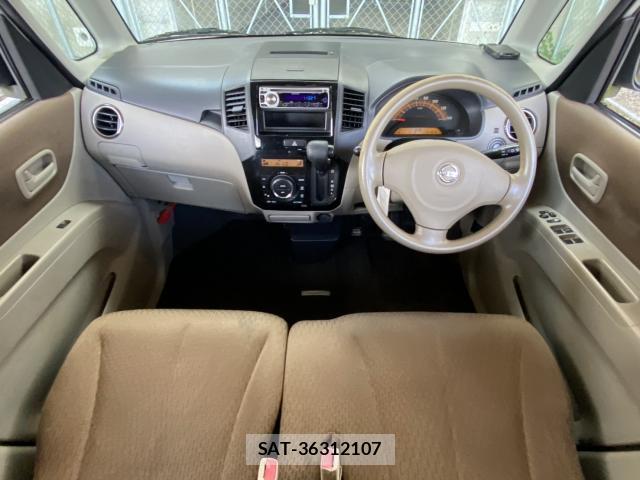Nissan ROOX 2011-06 8380186-2