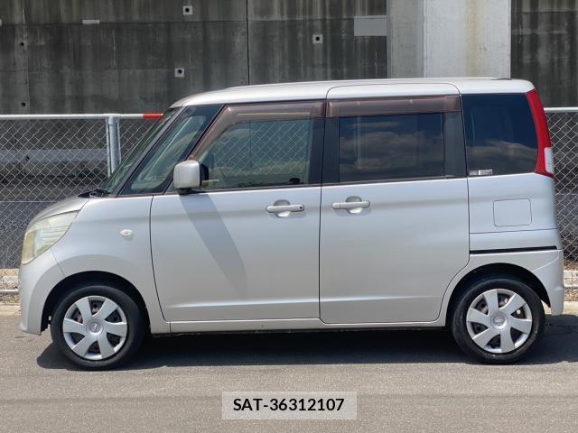 Nissan ROOX 2011-06 8380186-6