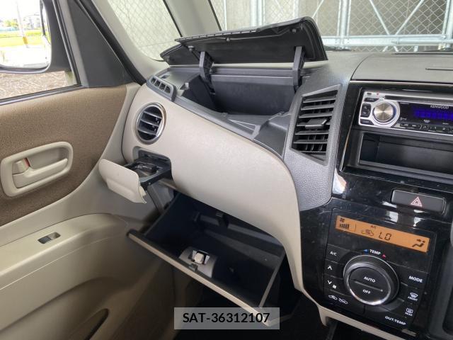 Nissan ROOX 2011-06 8380186-8
