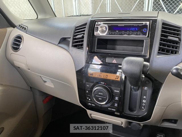 Nissan ROOX 2011-06 8380186-9